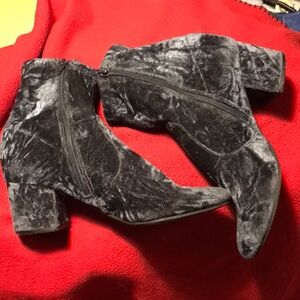 Steve Madden velvet ankle boots with block heel; blue/grey color